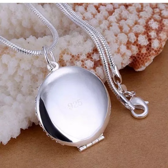 Sterling Silver Starfish Locket Charm Necklace 16” NEW - Picture 2 of 2